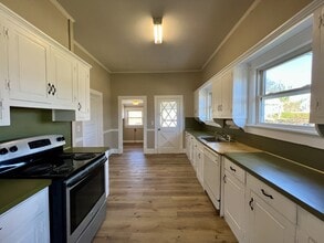 201 E Cowles St in Wilkesboro, NC - Building Photo - Building Photo