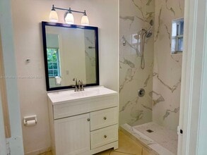 3019 SW 23rd St, Unit 3019 in Miami, FL - Foto de edificio - Building Photo