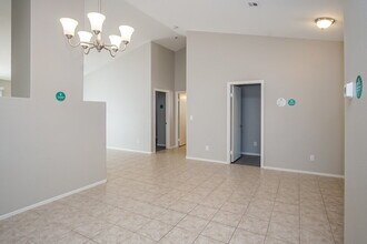 3744 Blue Dawn Dr in North Las Vegas, NV - Foto de edificio - Building Photo