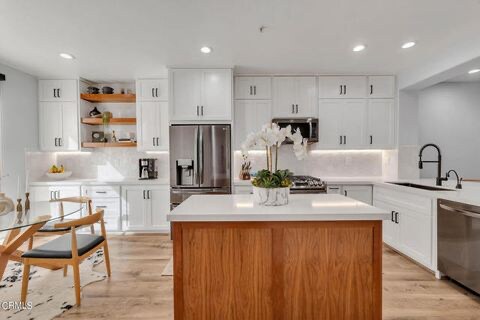 166 Beach Side Ct in Ventura, CA - Building Photo