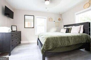 1272 Westridge Rd SW in Atlanta, GA - Building Photo