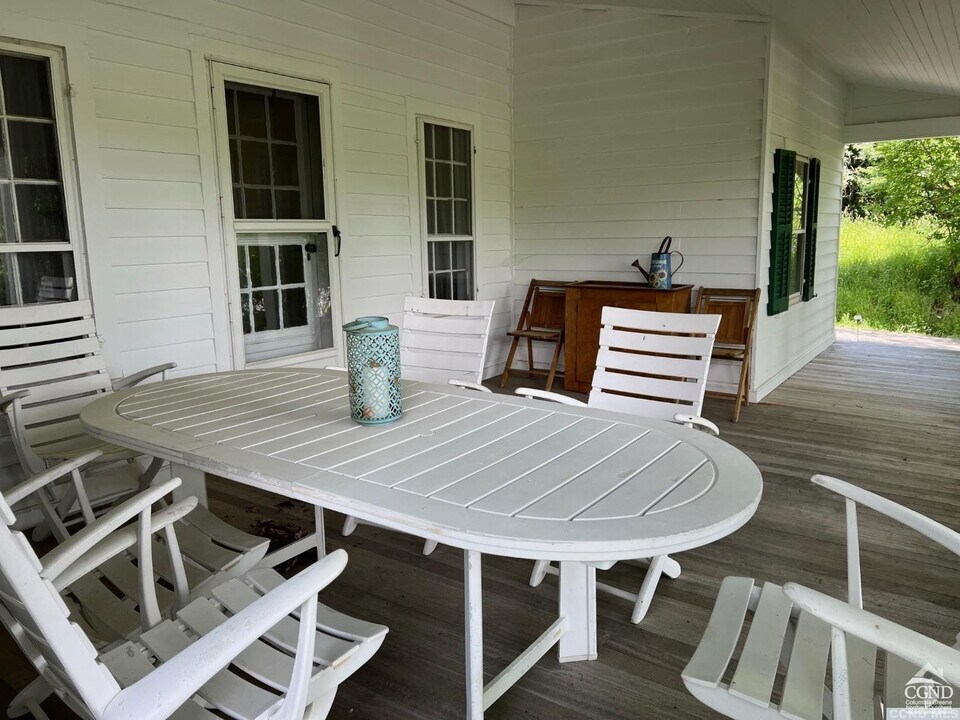 182 Pond Hill Rd in Rensselaerville, NY - Building Photo