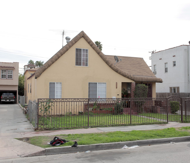 6532-6534 Templeton St in Huntington Park, CA - Foto de edificio - Building Photo