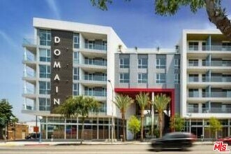 7141 Santa Monica Blvd in West Hollywood, CA - Building Photo - Building Photo