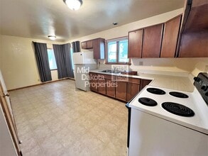 710 S Wisconsin St in Mitchell, SD - Building Photo - Building Photo