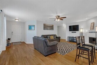 1905 Nightingale Dr in Aubrey, TX - Foto de edificio - Building Photo