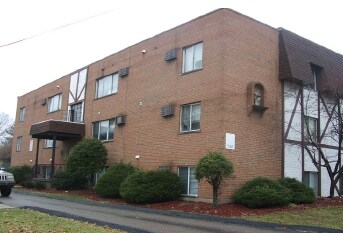 4541-4543 Glenway Ave in Cincinnati, OH - Foto de edificio - Building Photo