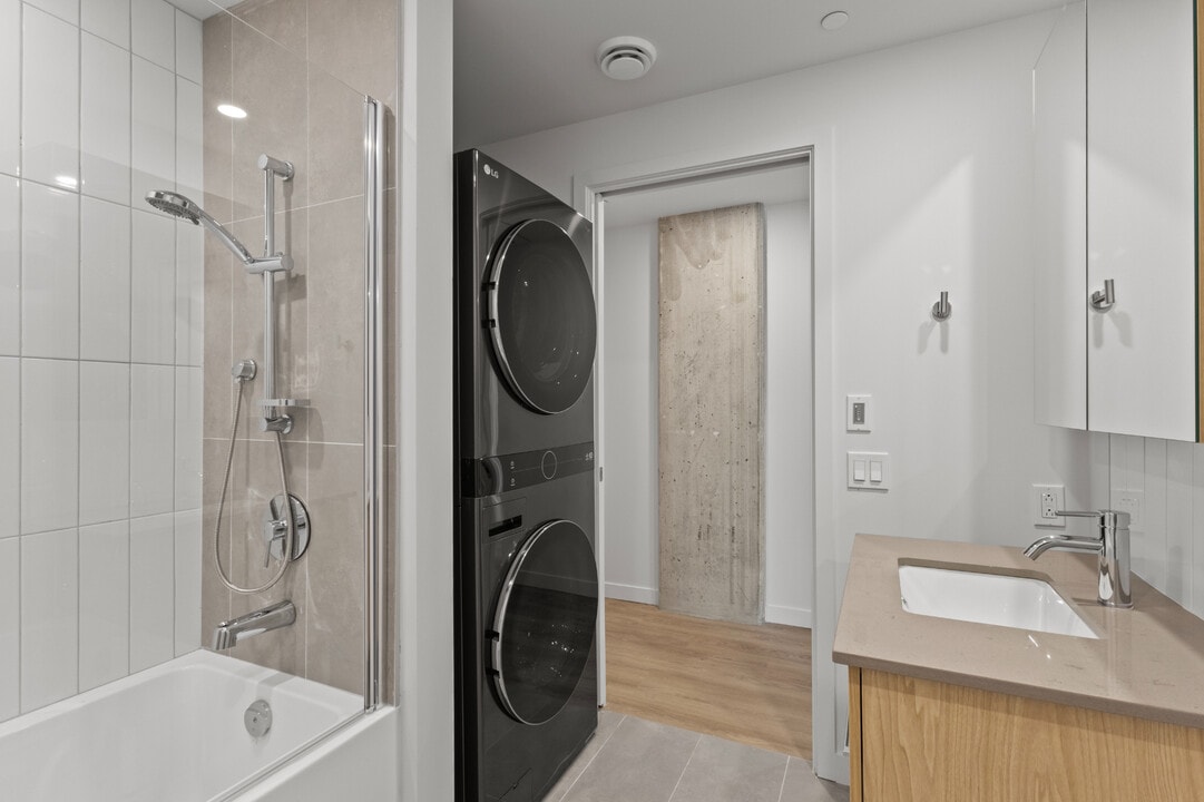 ELAN in Montréal, QC - Building Photo