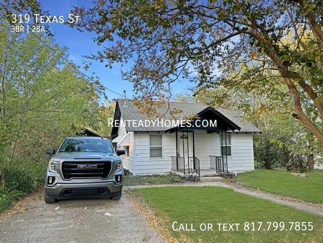 319 Texas St in Cedar Hill, TX - Building Photo - Building Photo