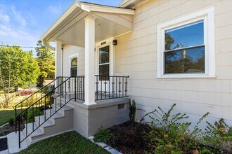 10060 Central Dr, Unit B in Collegedale, TN - Building Photo - Building Photo