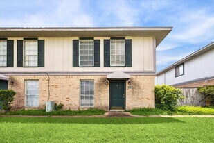 1916 Upland Dr in Houston, TX - Building Photo
