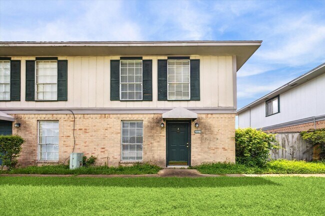 property at 1916 Upland Dr