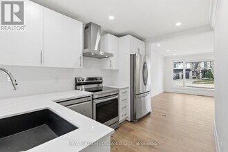 1020 Kent Ave. in Oakville, ON - Building Photo - Building Photo