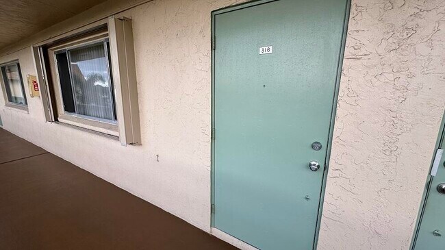 700 Village Green Ct in Palm Springs, FL - Building Photo - Building Photo