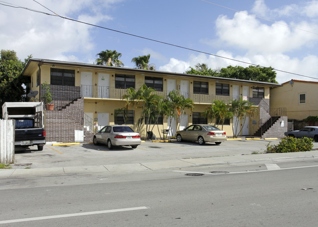 1905 NE 123rd St in North Miami, FL - Foto de edificio - Building Photo