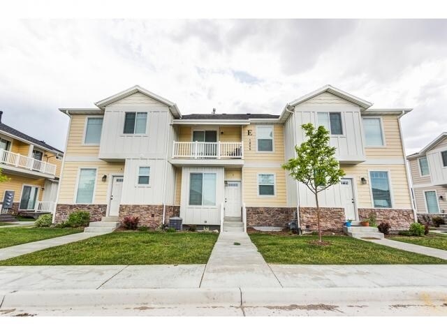 1825 E Cosmos Dr in Eagle Mountain, UT - Foto de edificio