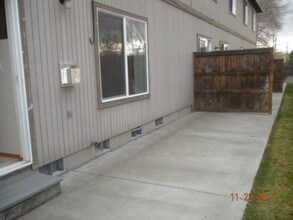 1560 SW Reindeer Ave-Unit -1560 in Redmond, OR - Building Photo - Building Photo