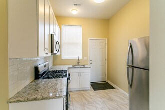 211 S Campbell Ave in Chicago, IL - Building Photo - Building Photo