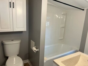 405 Prospect St in Southington, CT - Building Photo - Building Photo