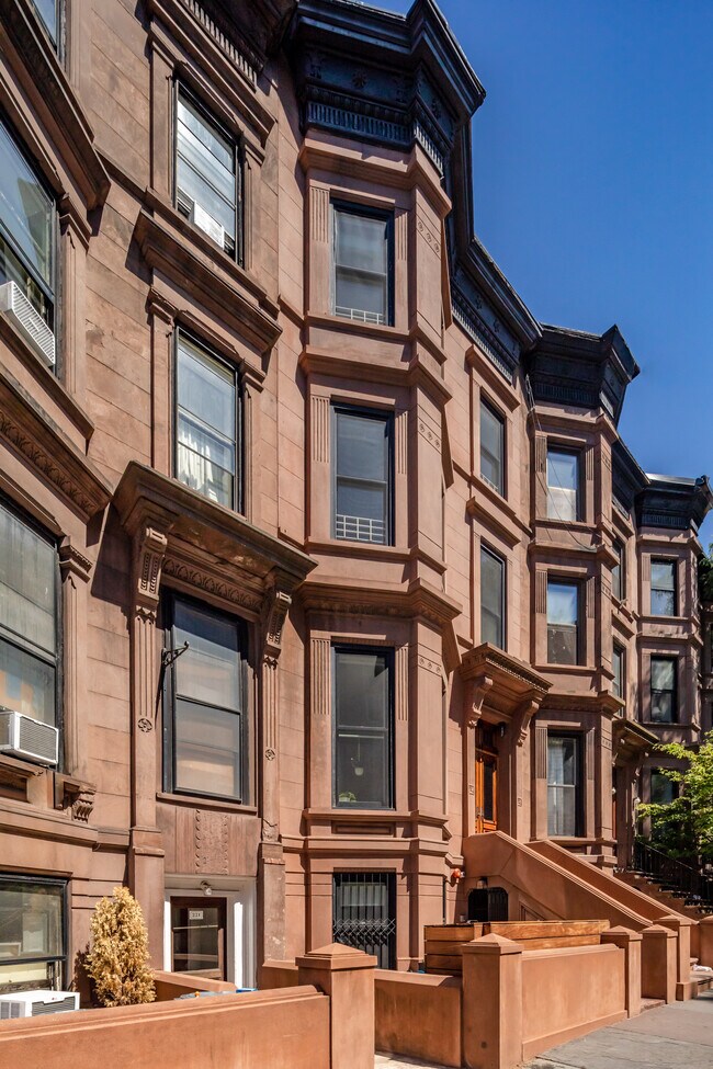 221 Berkeley Pl in Brooklyn, NY - Foto de edificio - Building Photo