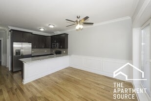 2346 W Grand Ave, Unit 1N in Chicago, IL - Building Photo