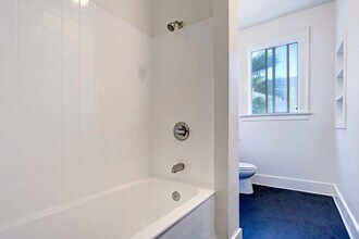 2801 San Marino St, Unit 6 in Los Angeles, CA - Foto de edificio - Building Photo