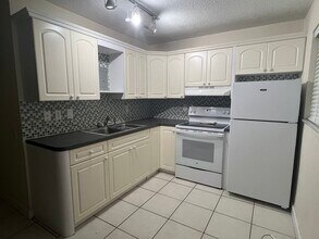 709 SW 4th St, Unit Palmira 709 in Fort Lauderdale, FL - Building Photo - Building Photo