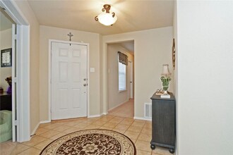 5917 Stone Mountain Rd in The Colony, TX - Foto de edificio - Building Photo