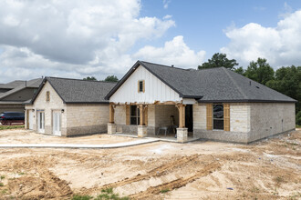 Deer Pines in Cut And Shoot, TX - Building Photo - Building Photo