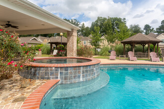 Audubon Cove Apartments in Columbus, MS - Foto de edificio - Building Photo