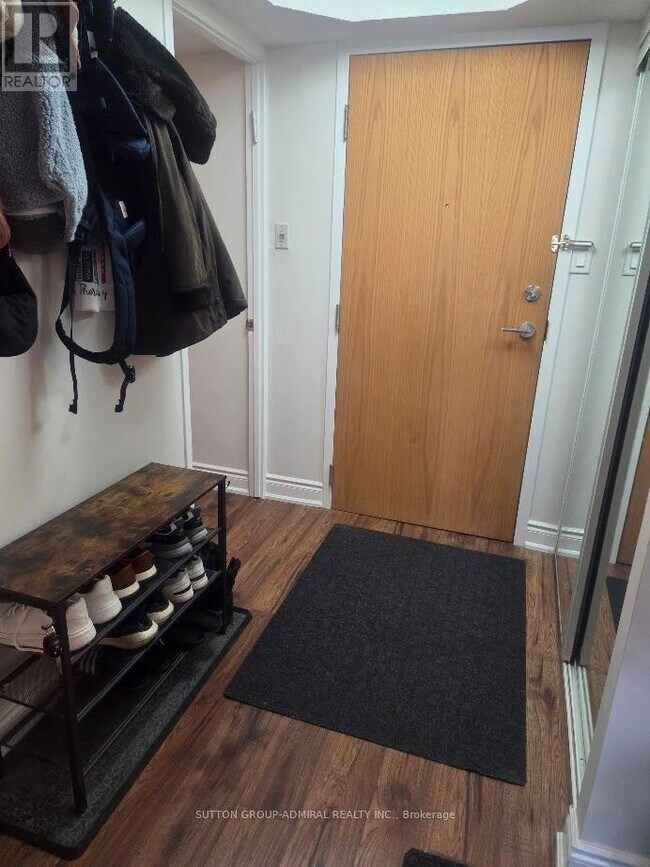 5795 Yonge St in Toronto, ON - Building Photo - Building Photo