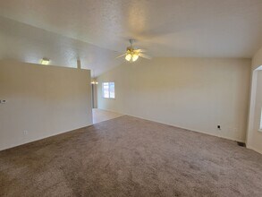 2703 Marina St in Evans, CO - Foto de edificio - Building Photo