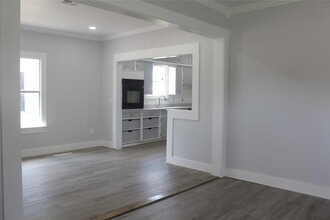 710 Fahrenthold St in El Campo, TX - Building Photo - Building Photo