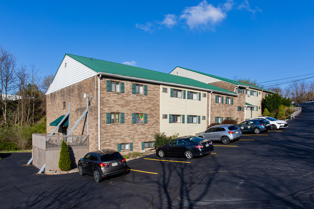 The Colonial Manor Apartments in North Huntingdon, PA - Building Photo