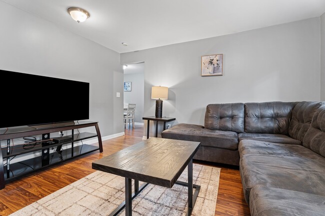 414 E Lincoln St, Unit 2 in Ithaca, NY - Building Photo - Building Photo