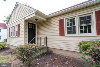 912 Hilltown Pike in Hilltown, PA - Building Photo - Building Photo