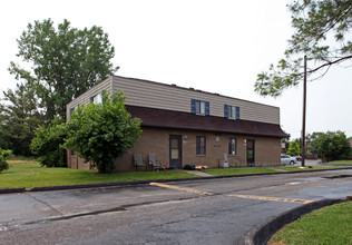 Nike Meadows Apartments in Hilliard, OH - Foto de edificio - Building Photo