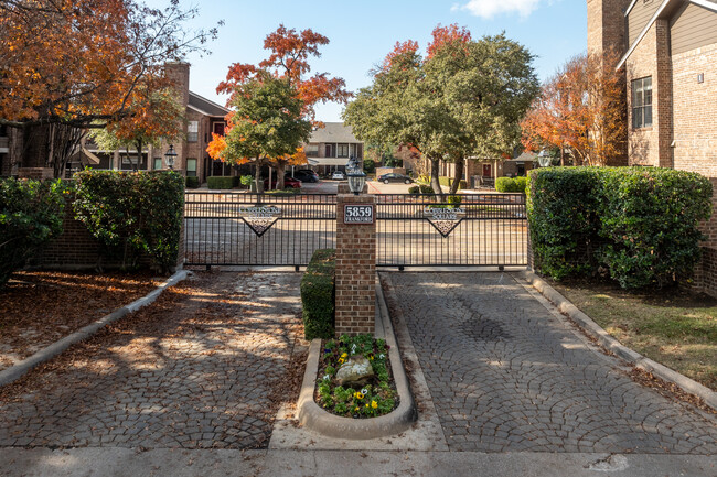 Cobblestone Square in Dallas, TX - Building Photo - Building Photo