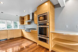 302 NW Albemarle Terrace in Portland, OR - Building Photo - Building Photo