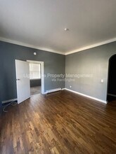 809 W Cedar St in Kalamazoo, MI - Foto de edificio - Building Photo