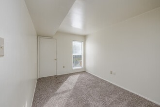 Lafayette Village Family Apartments in Williamsburg, VA - Foto de edificio - Interior Photo