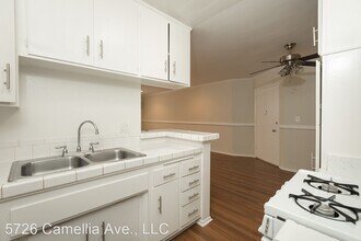 5726 Camellia Ave in Los Angeles, CA - Building Photo - Building Photo