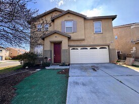 14031 Crystal St in Hesperia, CA - Building Photo