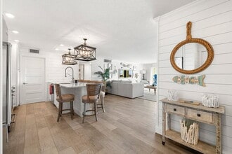 420 64th Ave in St Pete Beach, FL - Foto de edificio - Building Photo