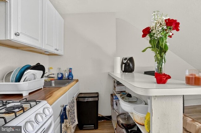 property at 916 Pine St