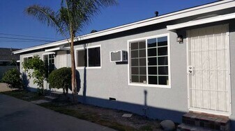 4351 139th St, Unit D in Hawthorne, CA - Building Photo