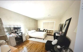 215 College Dr in Edison, NJ - Building Photo - Building Photo