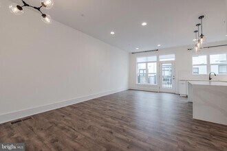 11382 Emerald Park Rd in Potomac, MD - Building Photo - Building Photo