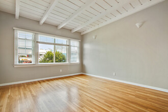 527 Washington in Venice, CA - Building Photo - Building Photo