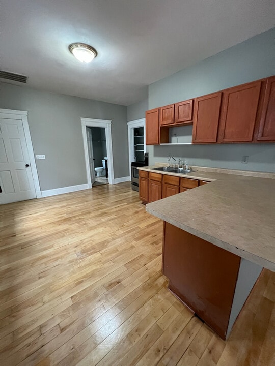 317 E Garfield Ave in Milwaukee, WI - Building Photo
